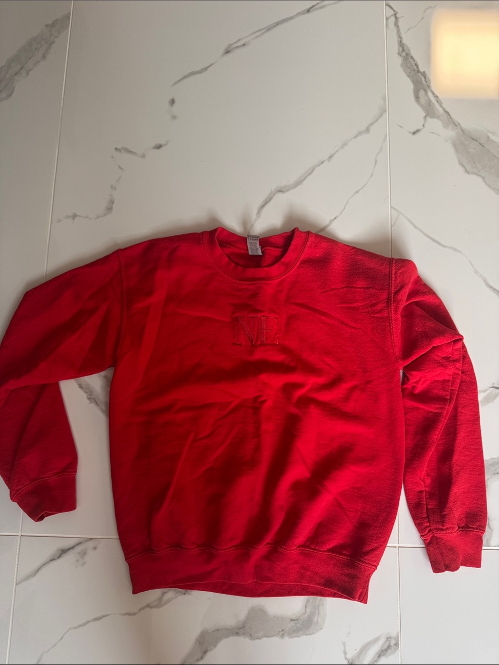 NE Gildan Red Men's Crewneck Sweatshirt with Subtle Chest Stitching